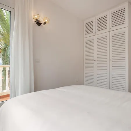 Hiding Place Mocan * Los Realejos